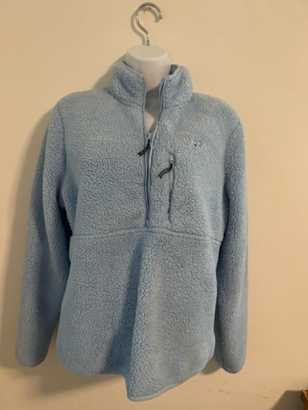 Vineyard Vines womans lt. blue M sherpa 1/4 zip pullover EUC